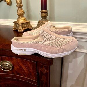 NWOT Women's Easy Spirit Traveltime Clog Sneakers in Tan Size 6W 6 Wide